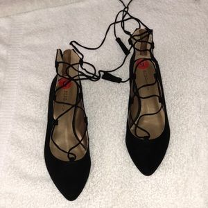 BCBG flats, tie on your ankles & never worn!